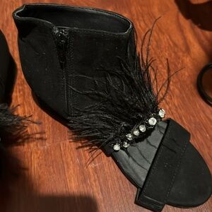 Elegant Black Feathered Women's Sandals